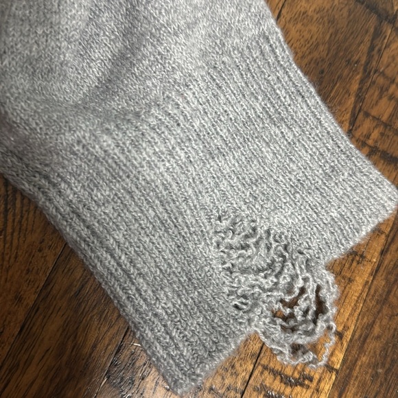 Wildfox Gray Sweater NWT embroider Roasty & Toasty light intentional distress M - Picture 12 of 15